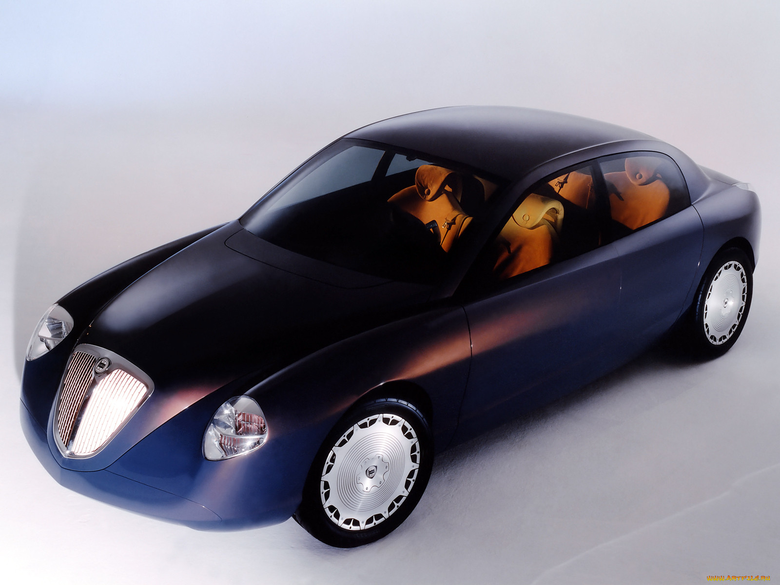 , lancia, dialogos